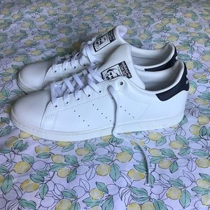 Adidas Original Men’s Stan Smith Sneaker.
